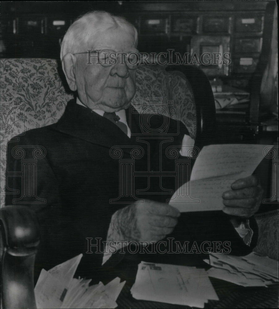 1947 Press Photo Fan Mail Well Wishers Republic Army - RRU29083