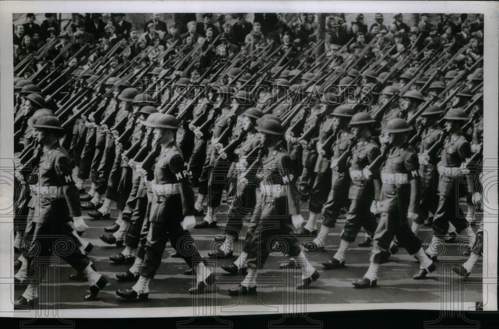 1942 Press Photo Army Military Policemen in Army Parade- Historic Images