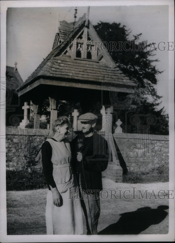 1943 Press Photo Sussex Farmers Craftsmen Great Britain- Historic Images