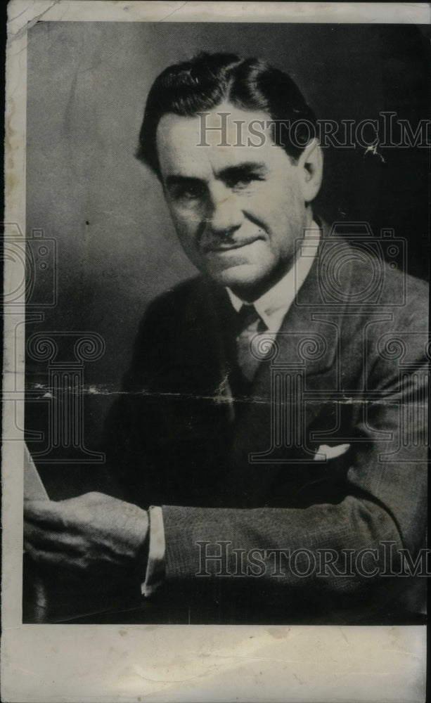1950 Press Photo Lowell Thompson Newscaster Picture - RRU33951