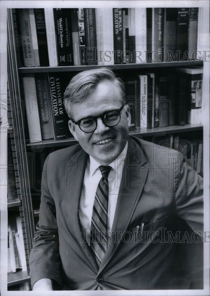 1969 Press Photo Dr.Steven Tonsor Profile Picture- Historic Images