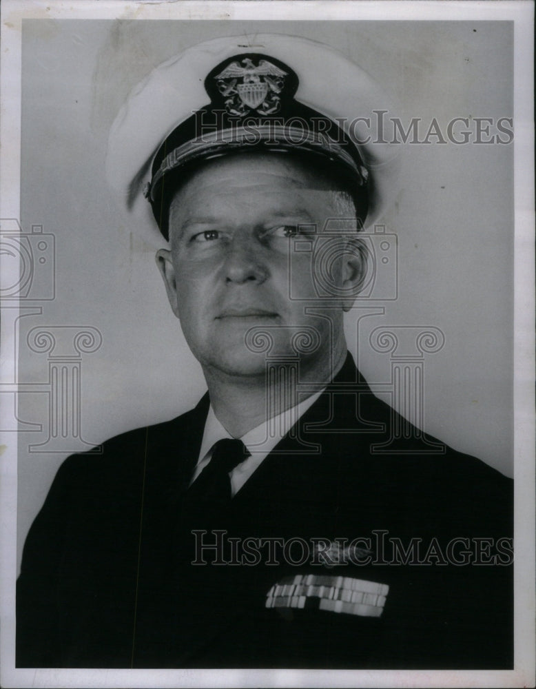 1960 Press Photo Captain Frank Reynolds US Navy - RRU41977