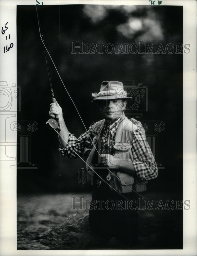 1987 Press Photo Chuck Fothergill bent rod fish brown - RRU46013- Historic Images