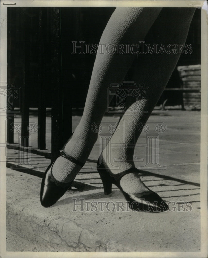 1964 Press Photo Womans Shoe David Evin - RRU49113