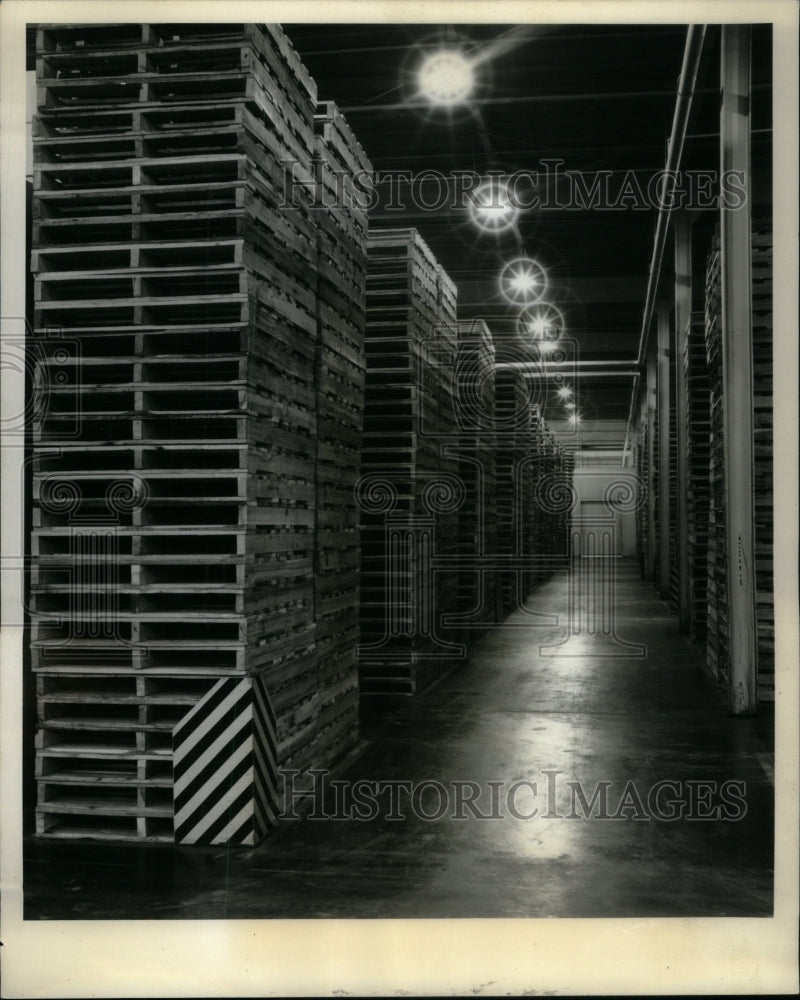 1967 Press Photo Empty pallets shows strike effect - RRU49301