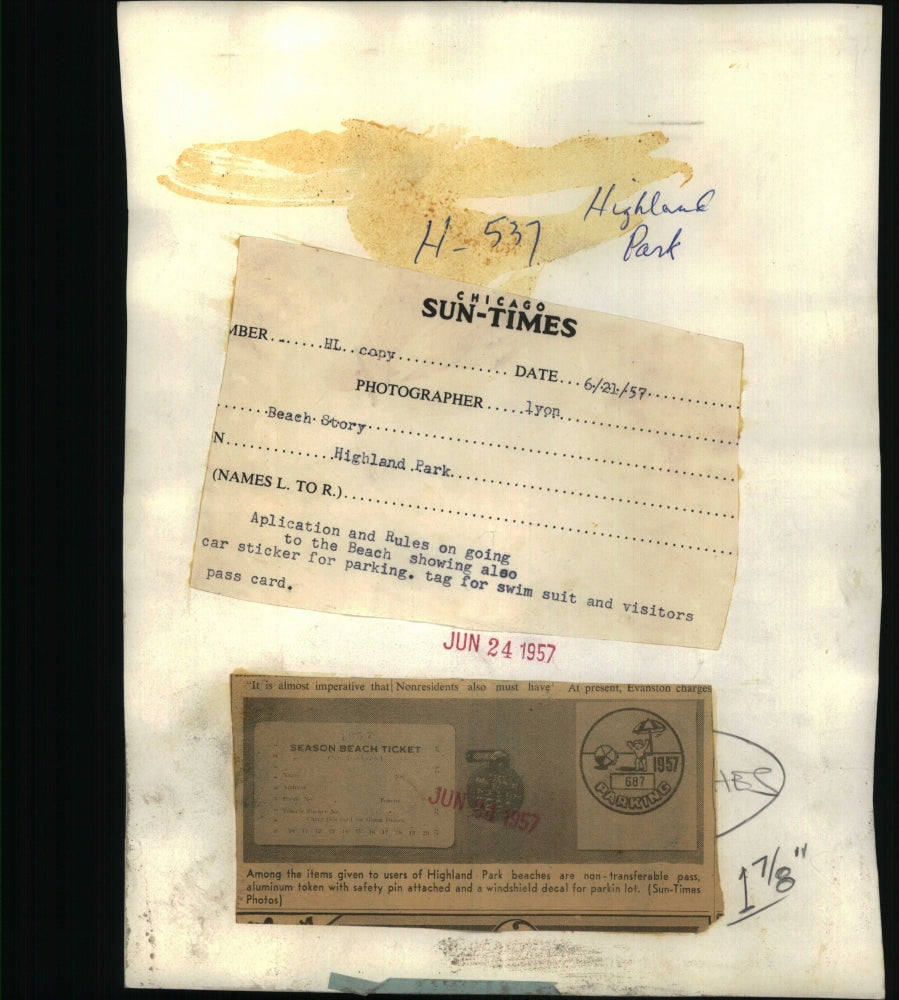 1957 Press Photo Application Rules For Beach Tag - RRU49753