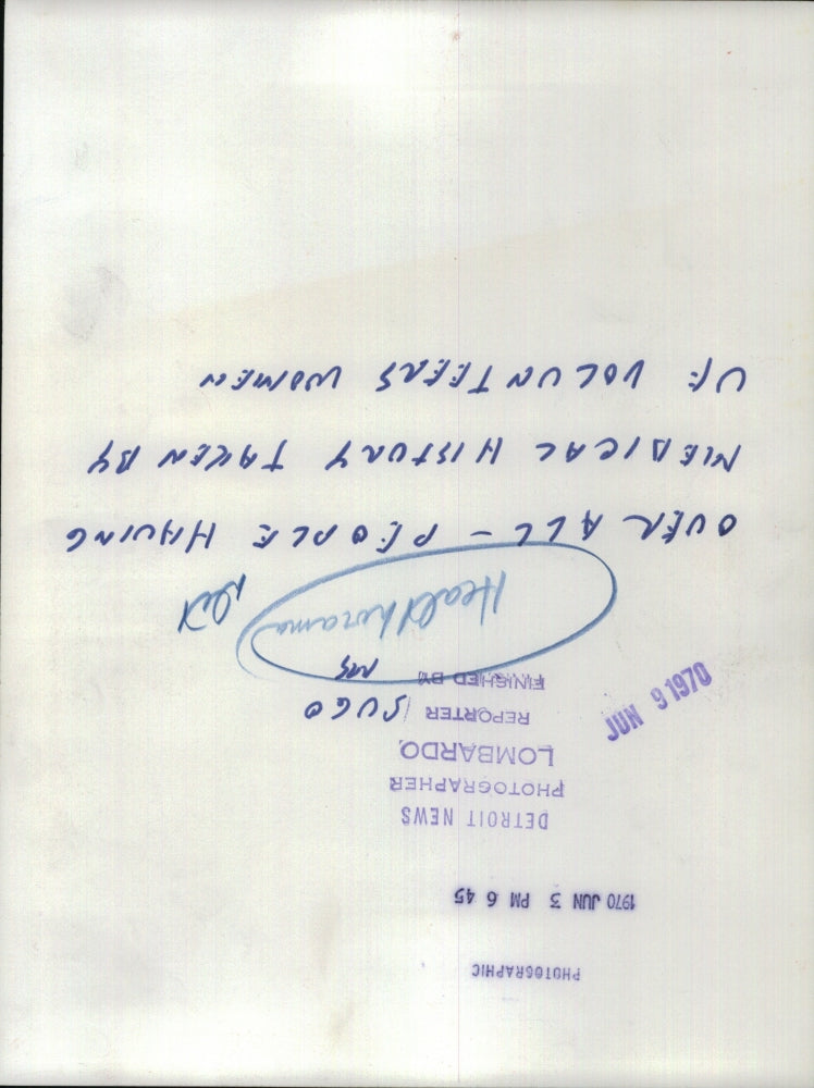 1970 Press Photo People Haying Medical Volunteer Women - RRU53705