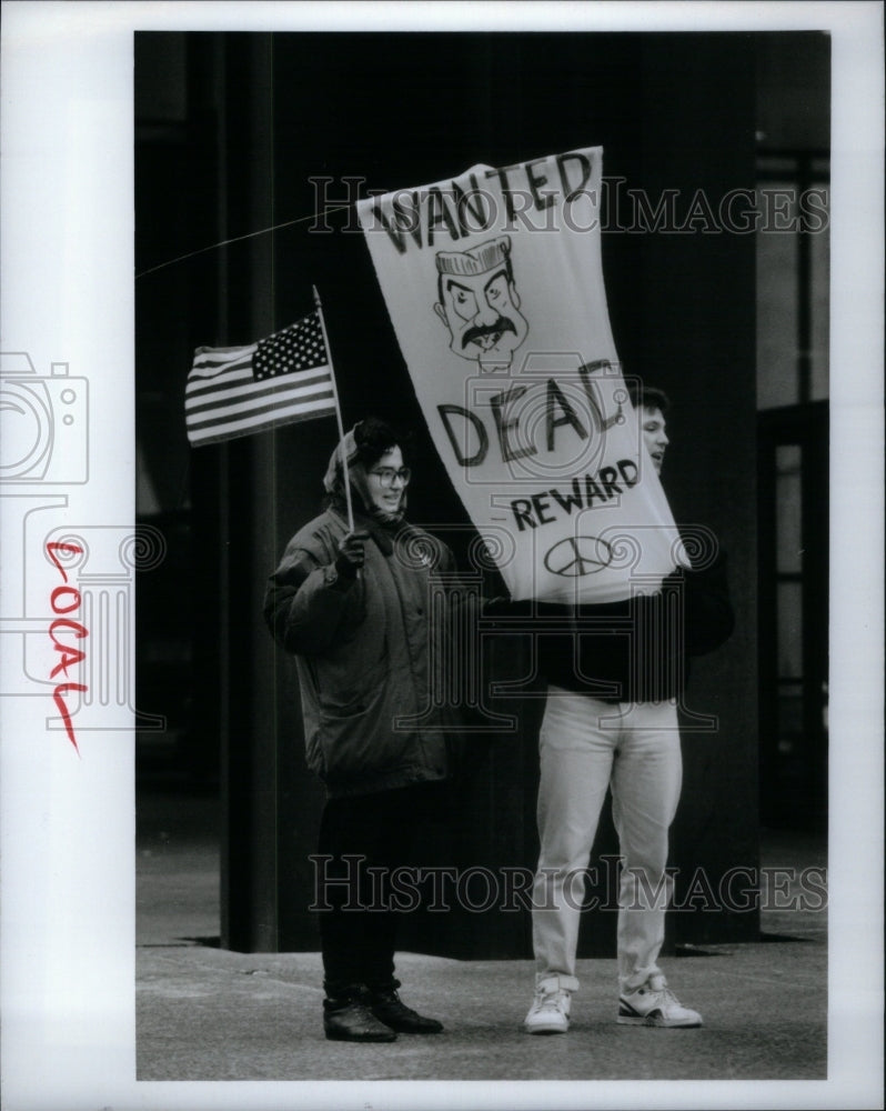 1991 Press Photo Ron Fanelle Gloria Lopez Daley Center - Historic Images