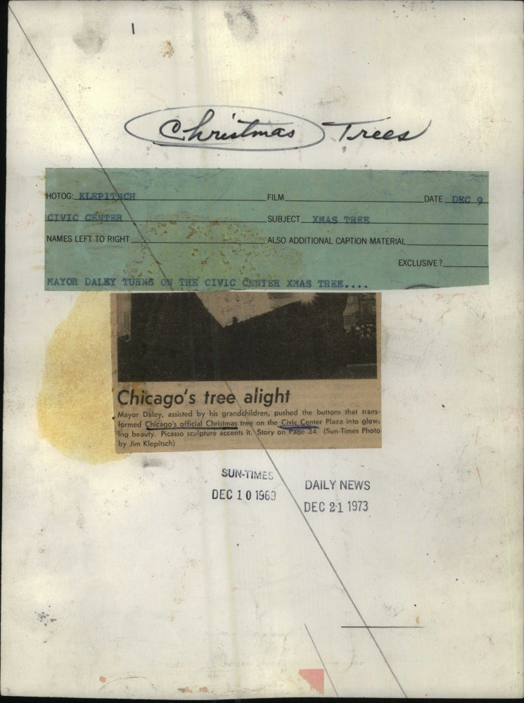 1963 Press Photo Chicago's Tree alight - RRU71179