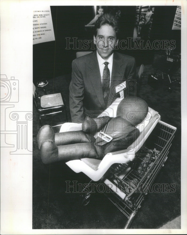 1991 Press Photo Paul Giampavolo Inventor Company Safe - RRU71909