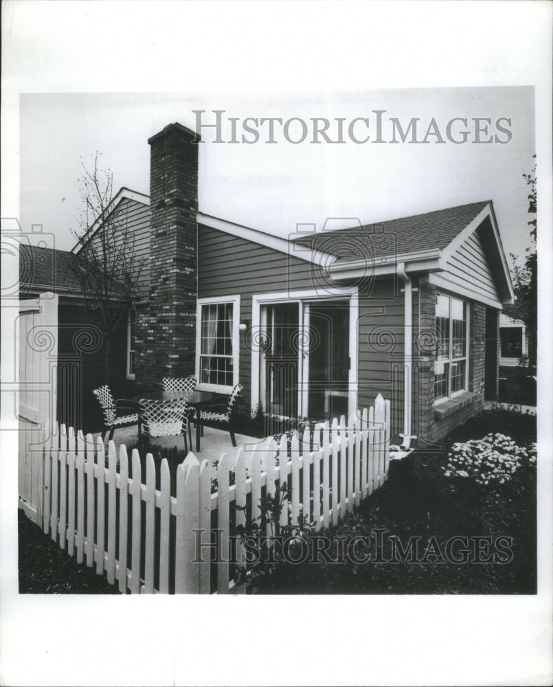 1980 Press Photo Private Patio Stratford House Leisure - RRU74561