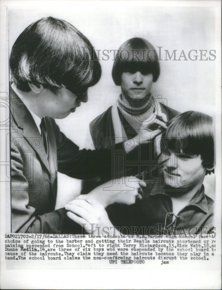 1966 Press Photo Students Tarner High School Barber - RRU79267