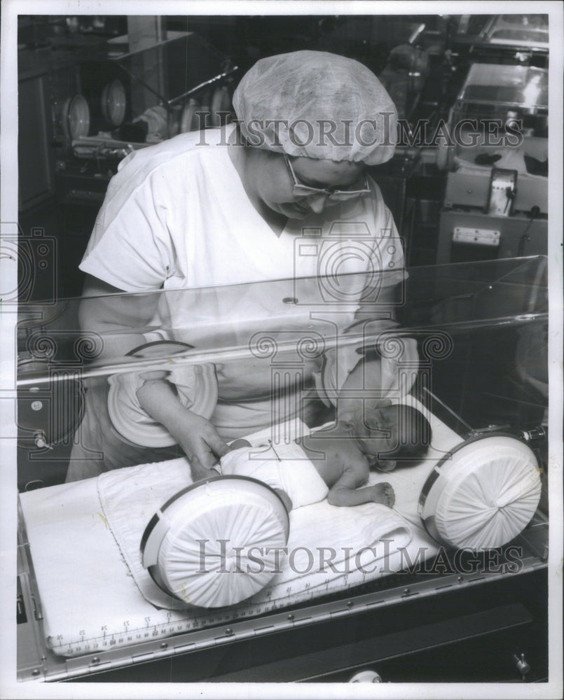 1966 Press Photo Resident Premature Nursery Triplet - RRU81535