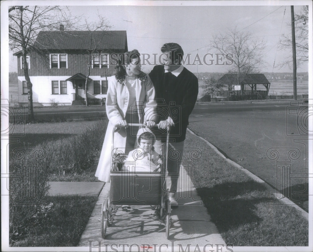 1957 Press Photo Pat Boone Shirley Cheryl Lee Walk - RRU85387