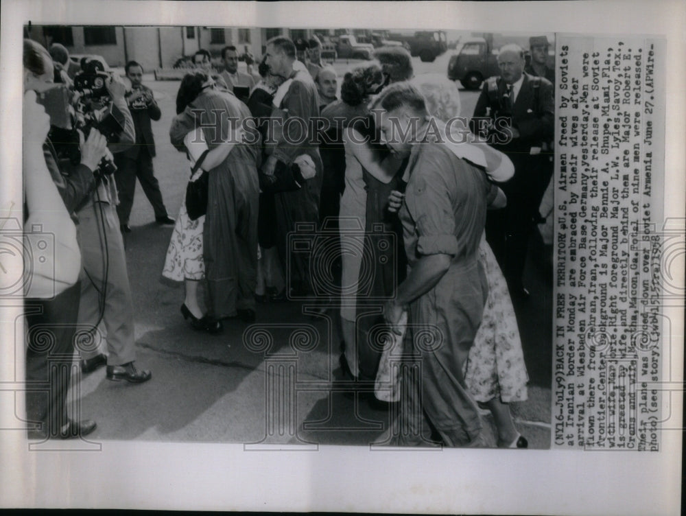 1958 Press Photo Us Airmen Freed by Soviets. - RRU88431