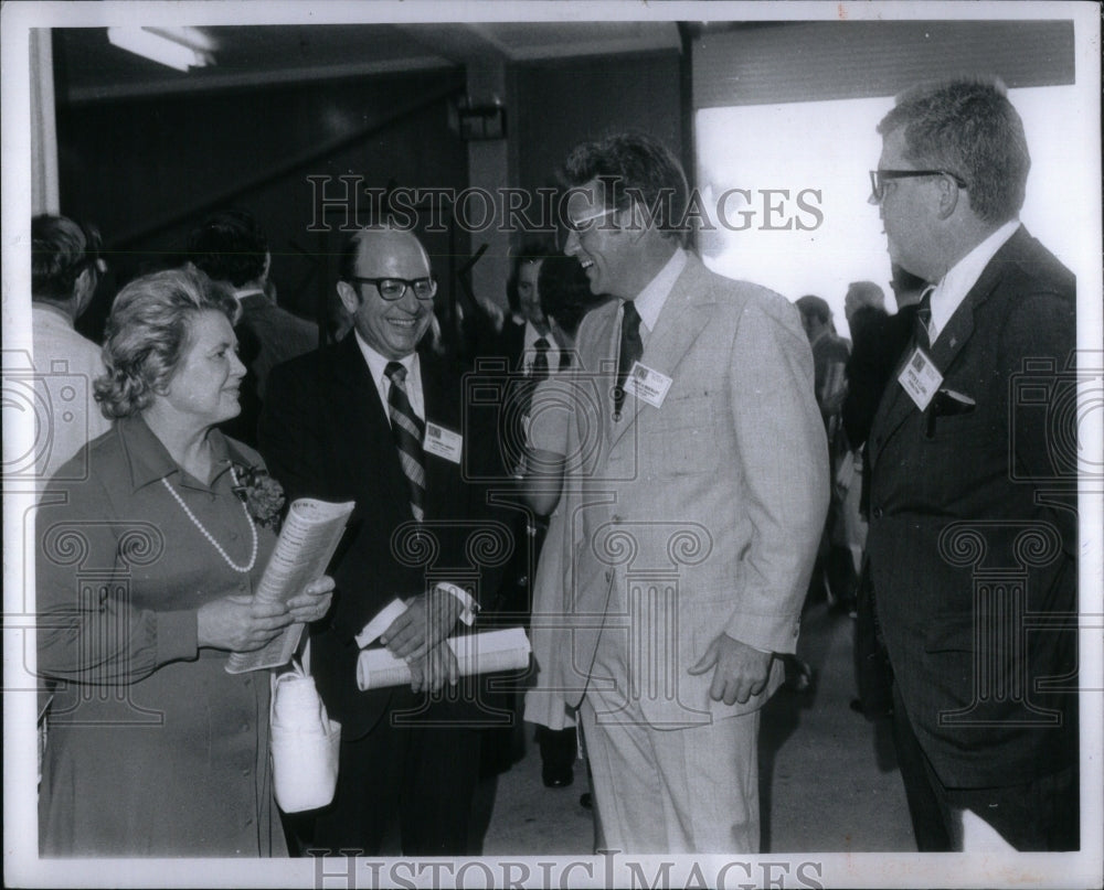 1973 Press Photo Leonard Hanna News Executive. - RRU90631