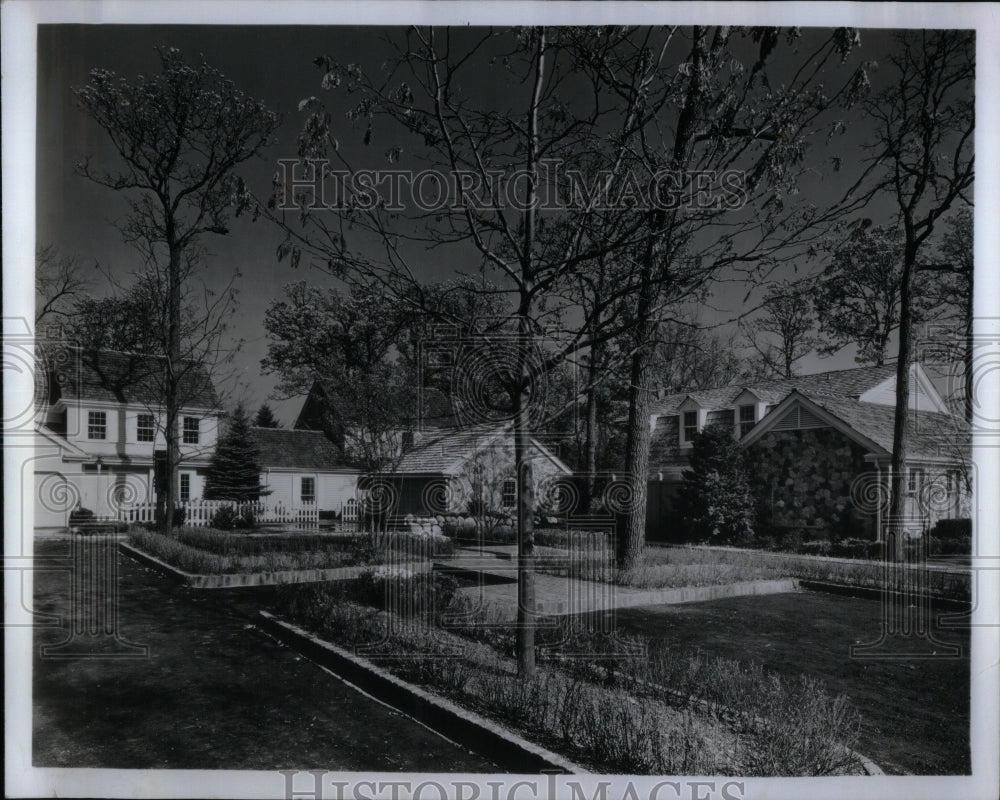 1978 Press Photo Backyard Landscape Wood Creek Chicago - RRU93407