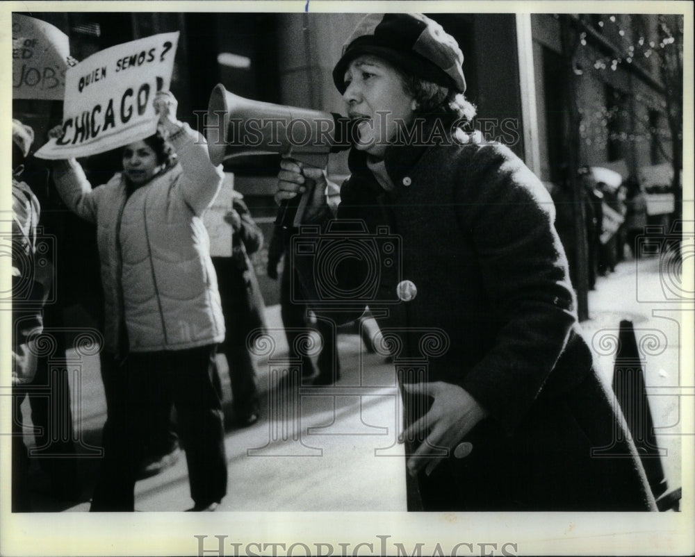 1984 Press Photo Socorro Grajeda leads protest for jobs - RRU98721