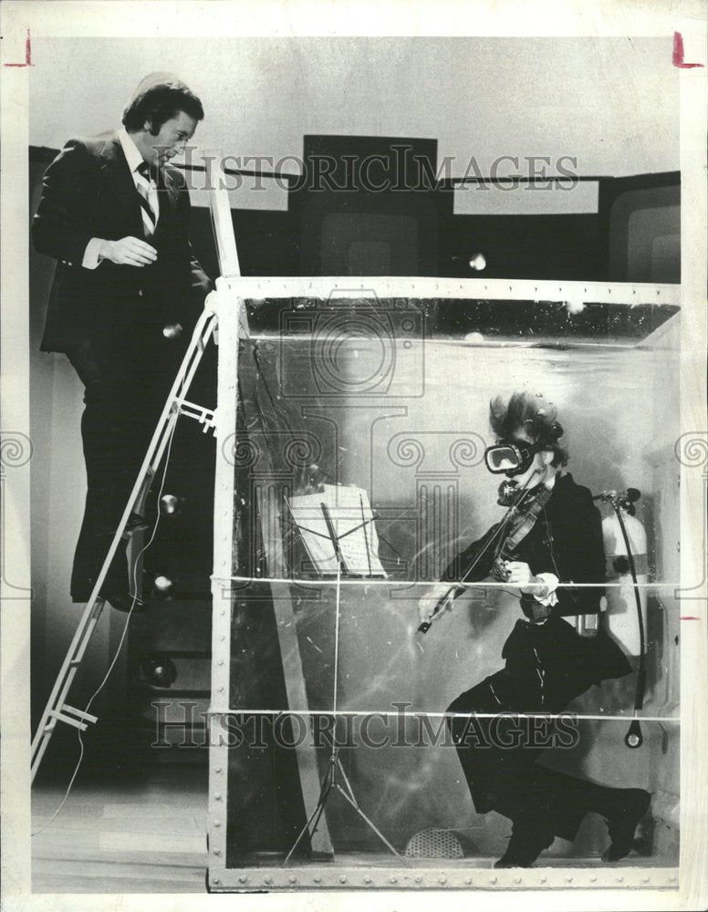 1975 Press Photo Mark Gottlieb David Frost Violinist - RRV00355- Historic Images