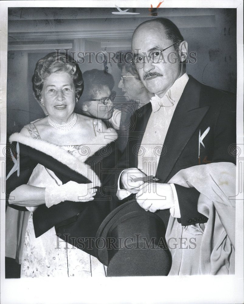 1961 Press Photo Mrs Edsel B Ford Edgar P Richardson - RRV01013- Historic Images