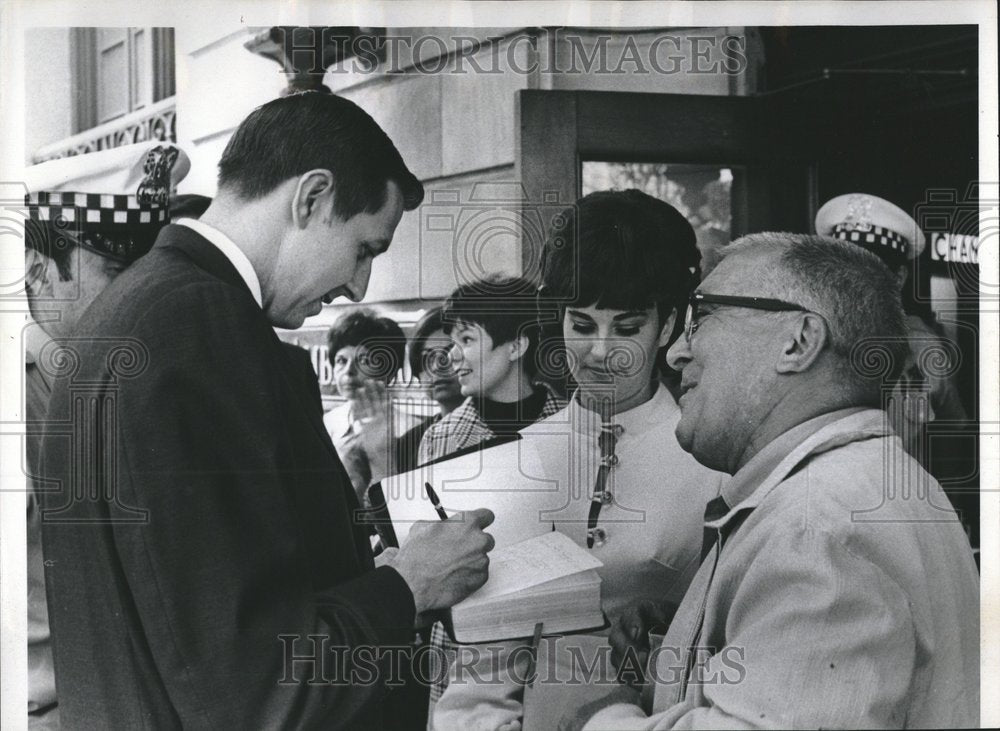 1969 Press Photo Nick Macaluso Don Kessinger Bible West - RRV01173- Historic Images