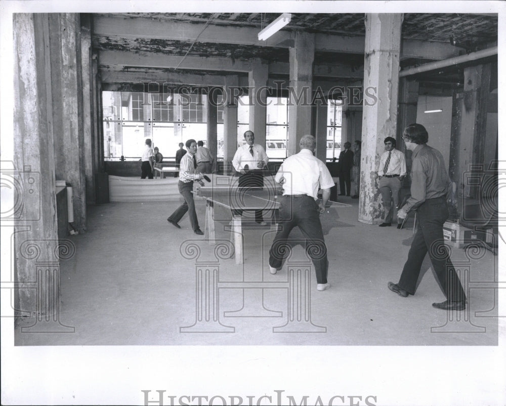 1974 Press Photo Ping Pong players during lunch - RRV01669- Historic Images