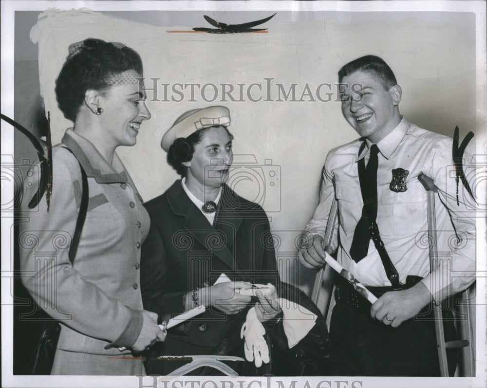 1960 Press Photo Madine Mann Warren Mich Frances Cline - RRV03043- Historic Images