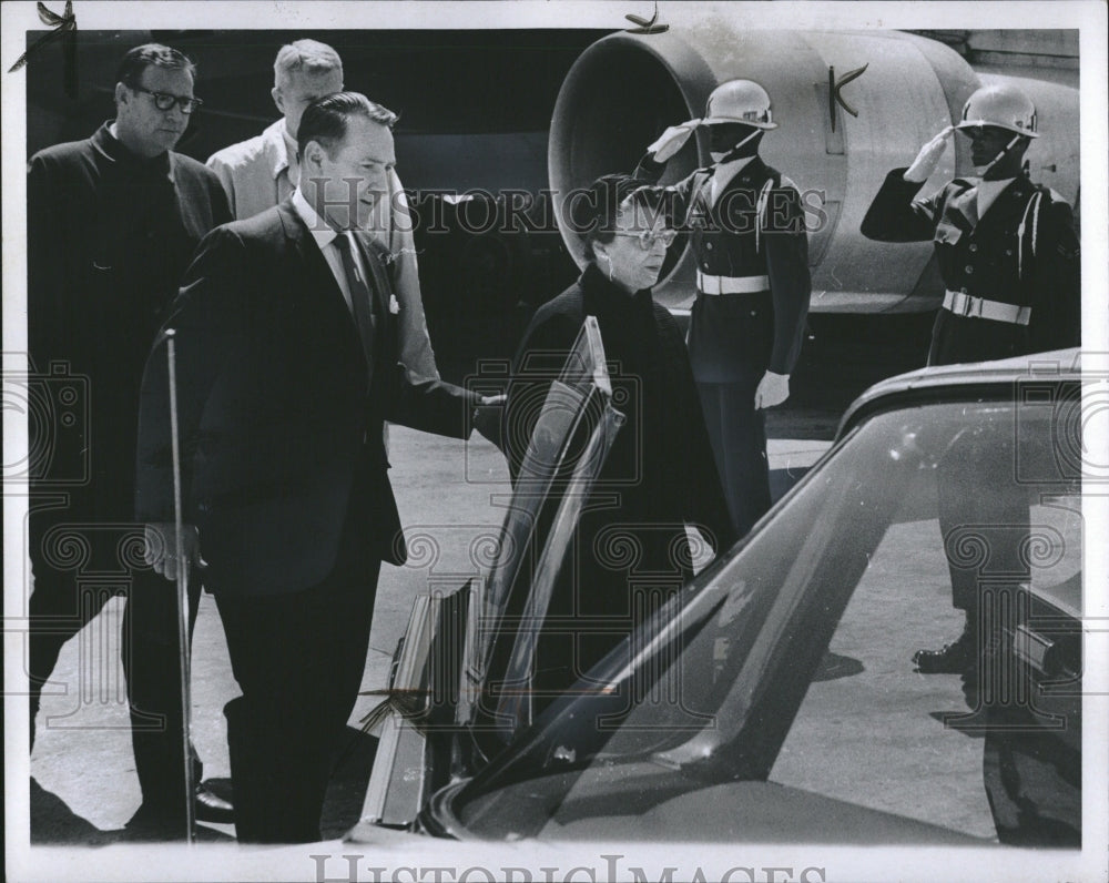 1966 Press Photo Mrs. Patrick V McNamara Leaves Plane- Historic Images