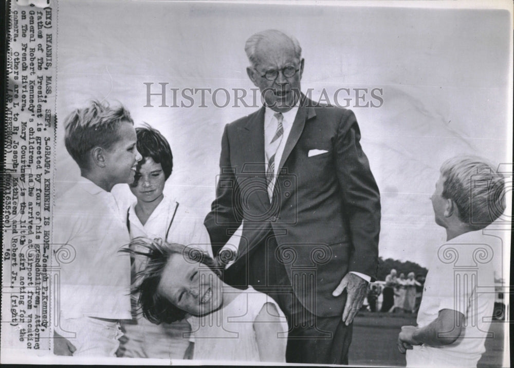 1961 Press Photo Grampa Kennedy Home Grandchildren Girl - RRV05527