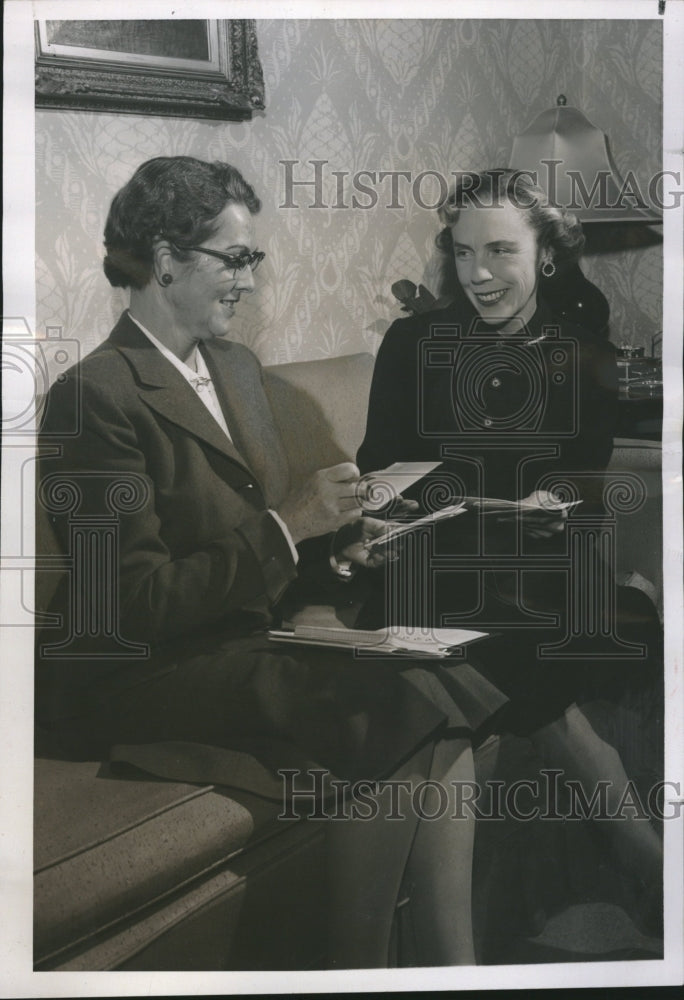 1956 Press Photo Women Look At Ticket Sales For Singers - RRV08611