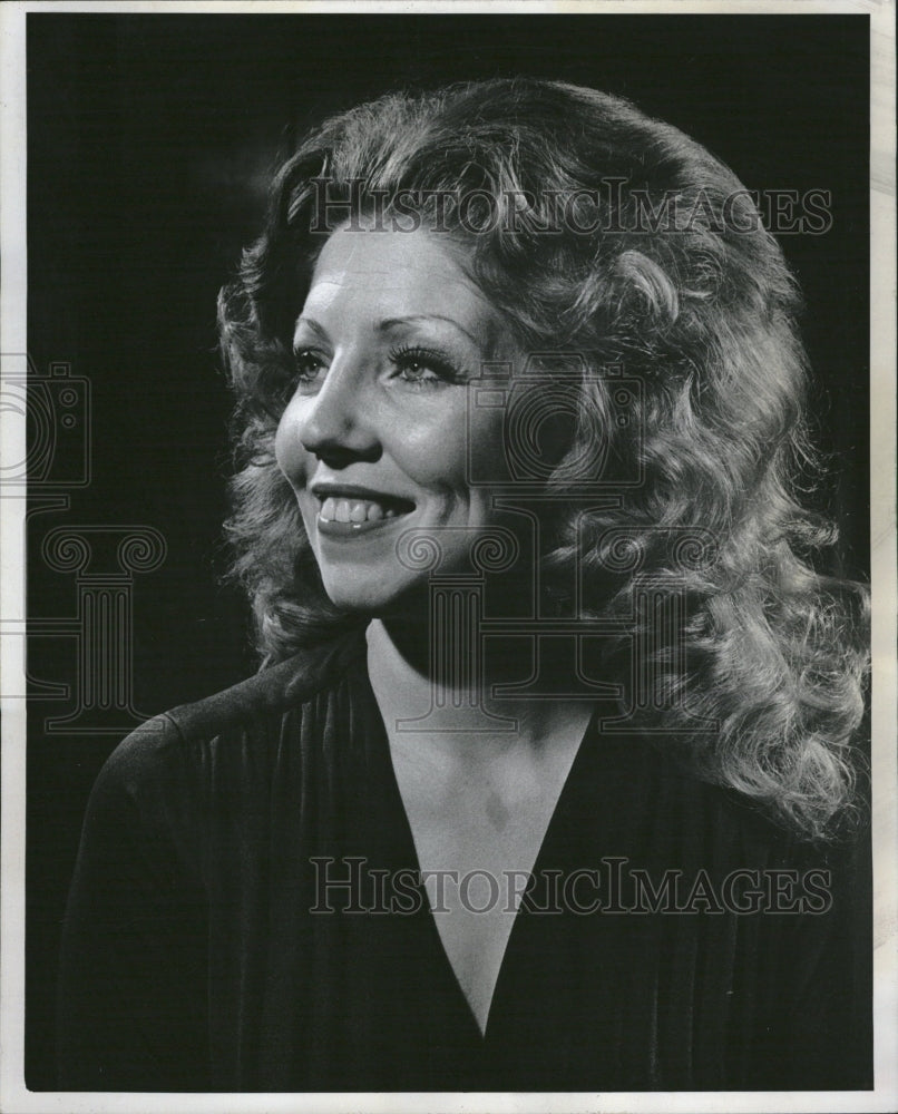 1976 Press Photo Jennifer Leigh Singer profile picture - RRV13753- Historic Images