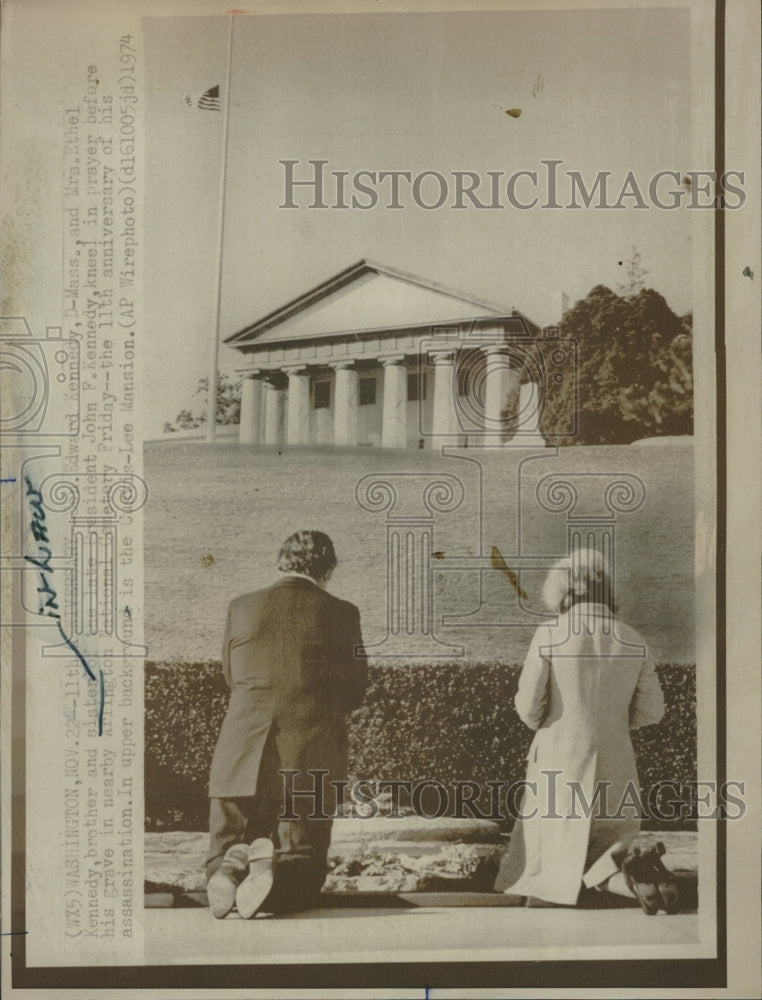 1974 Press Photo Edward Kennedy Ethel President Grave - RRV15395- Historic Images