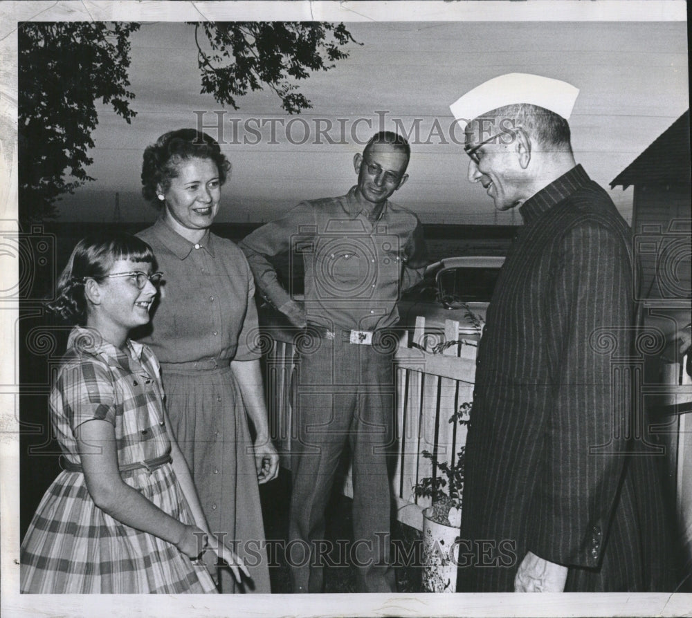 1956 Press Photo Karen Wilson Daughter Clyde Wilson - RRV17183- Historic Images