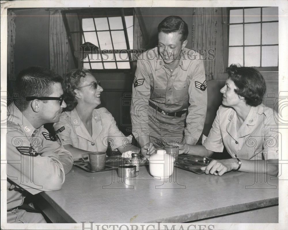 1954 Press Photo Camp Atterbury Members of 437th Mess - RRV19499- Historic Images