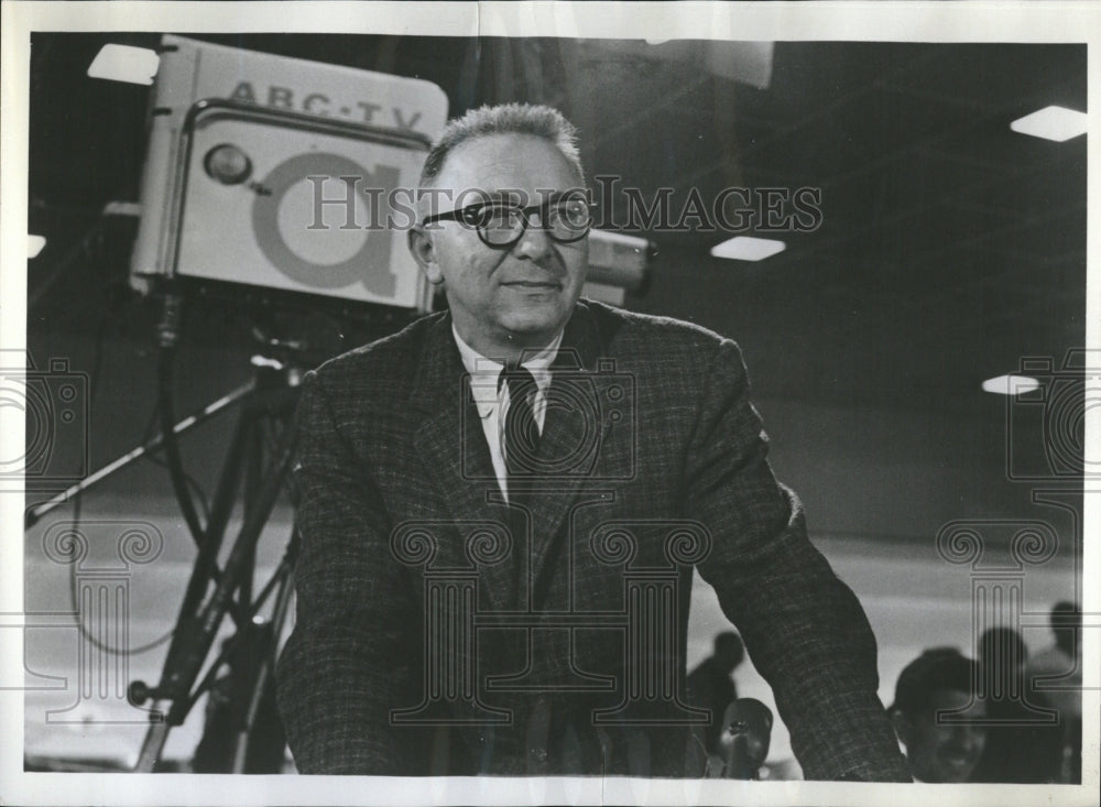 1961 Press Photo Win Elliot American sportscaster - RRV25891- Historic Images