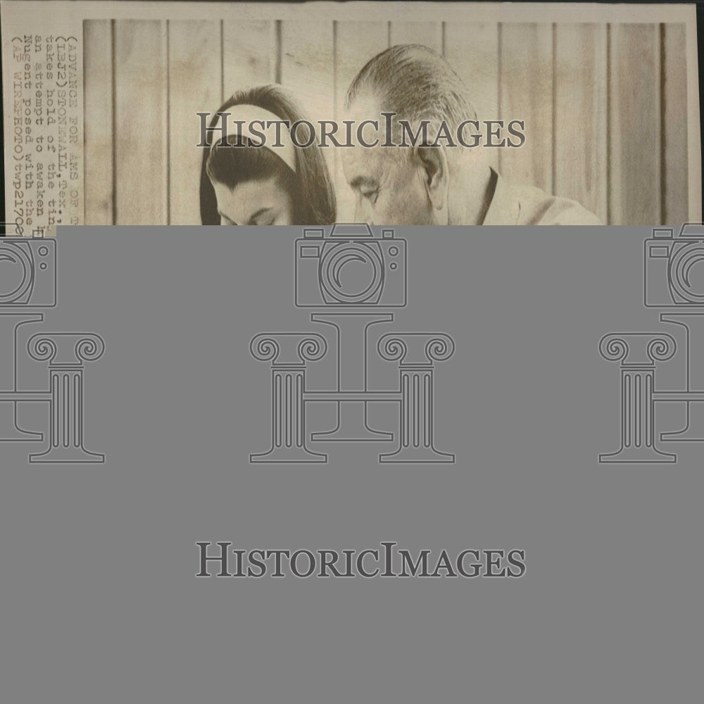 1967 Press Photo Lyndon Johnson With Daughter - RRV27055- Historic Images