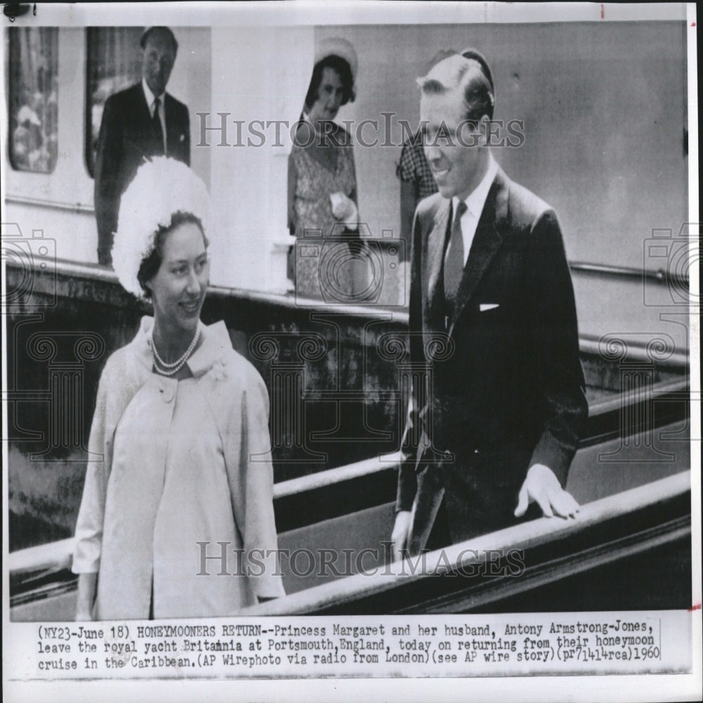 1960 Photo Princess Margaret England Royalty Wedding - RRV27941- Historic Images