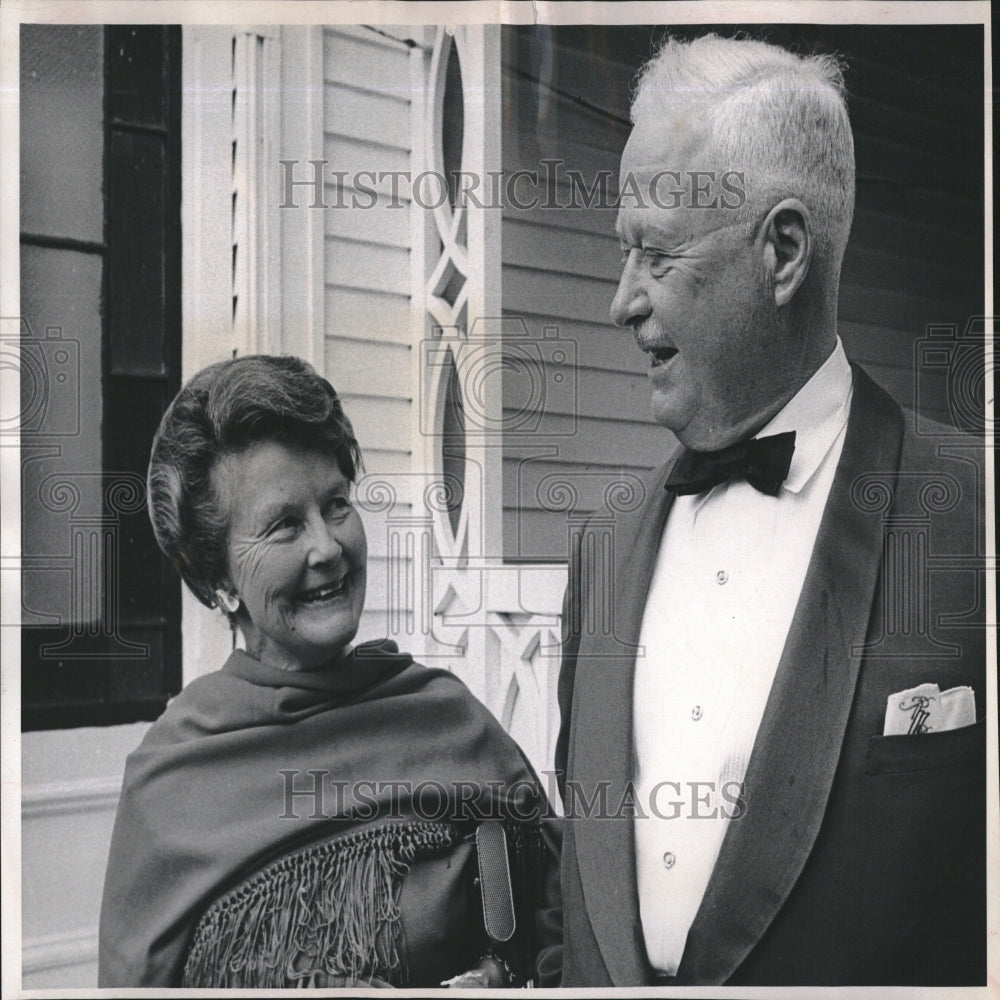 1965 Press Photo Mr. and Mrs. Roger Mead, opera-goers - RRV28469- Historic Images