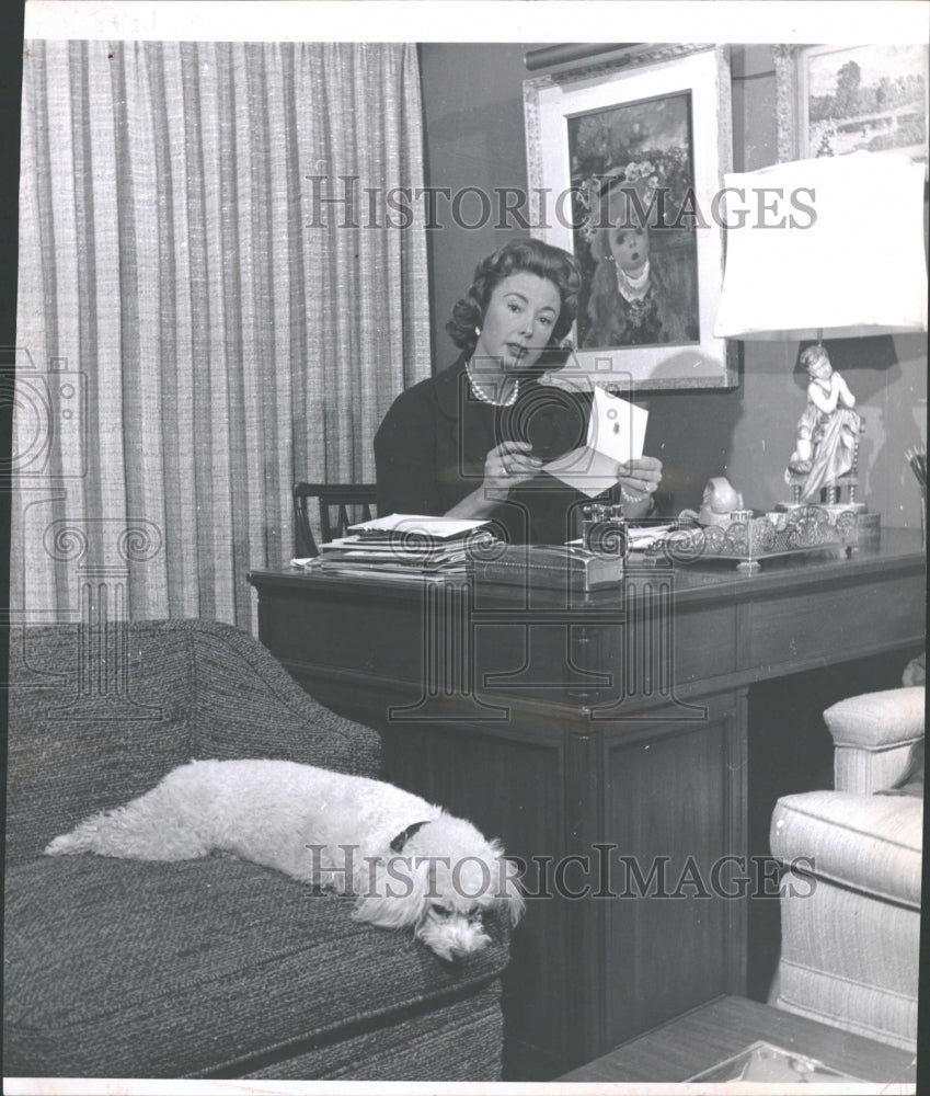 1962 Press Photo Desk St Apartment Jan Club Audrey Race- Historic Images