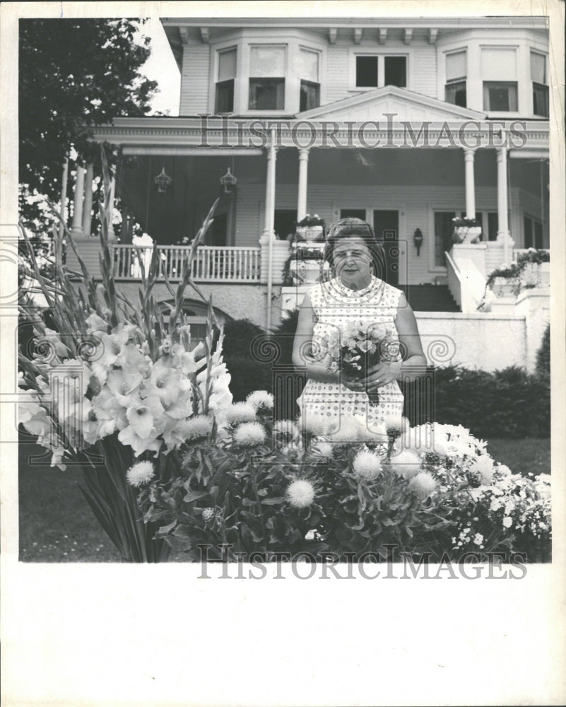 1961 Press Photo Mrs Emmet Tracy Harbor Point - RRV34251- Historic Images