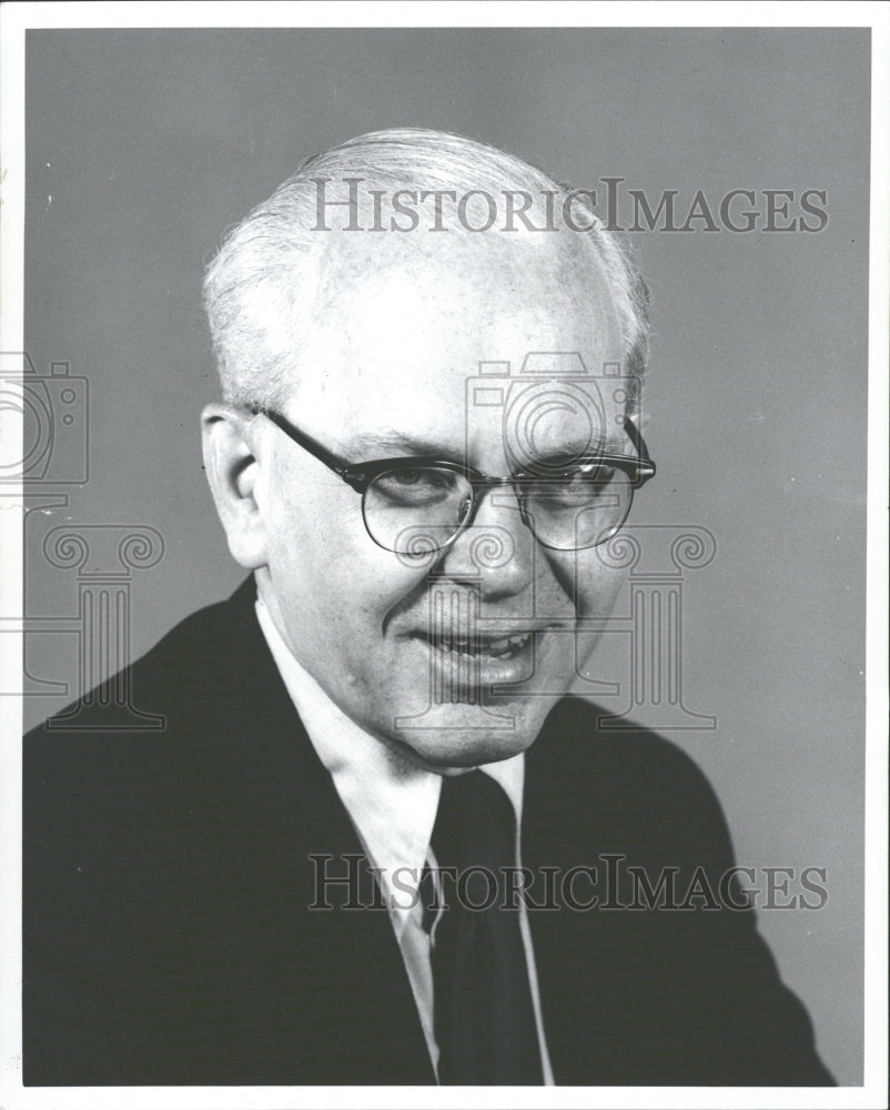 1974 Press Photo News Writer Paul Carman - RRV34359- Historic Images