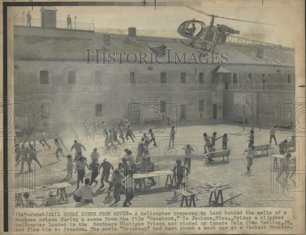 1975 Press Photo Breakout film scene helicopter prison - RRV37759- Historic Images