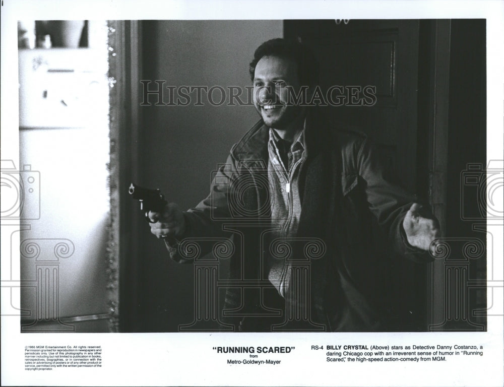 1986 Press Photo Actor Billy Crystal &quot;Running Scared&quot; - RRV39209- Historic Images