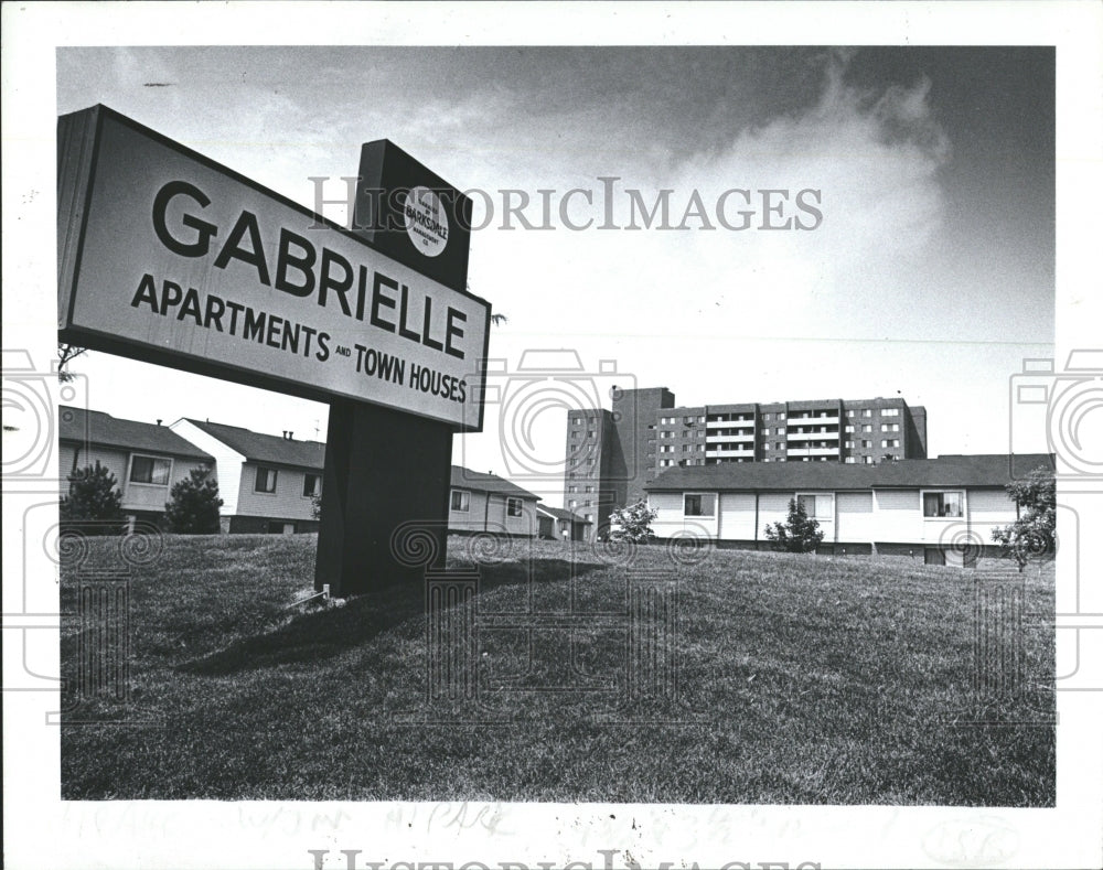 1981 Press Photo Gabrielle Apartments Highland Park new - RRV39401- Historic Images