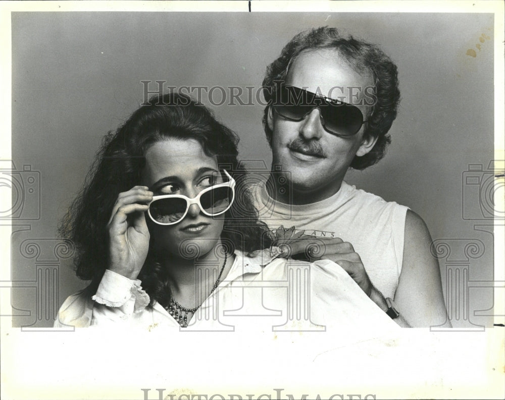 1986 Press Photo Fashion Sunglasses - RRV39459- Historic Images