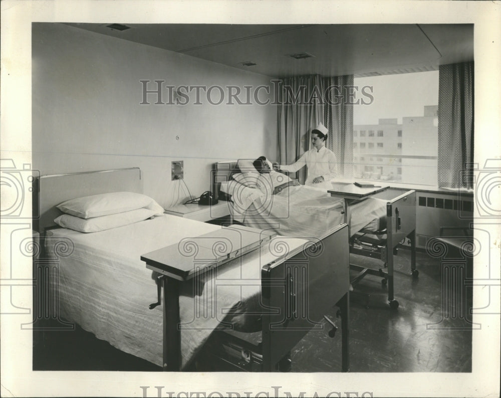 1955 Press Photo Michael Reese Hospital patients room - RRV39753- Historic Images