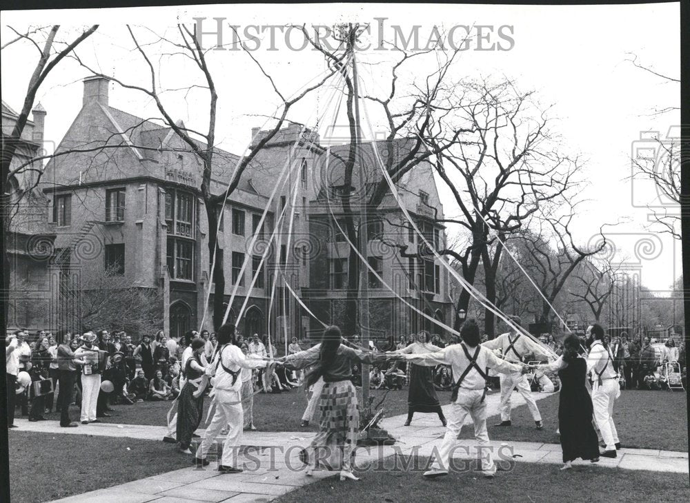 1973 Press Photo Group People Playing May Pole Shooting - RRV41873- Historic Images