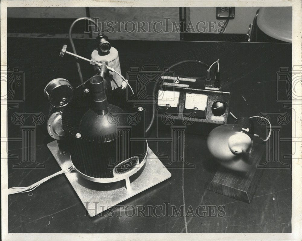 1956 Press Photo Minnesota Mining Manufacturing thermos - RRV42319- Historic Images