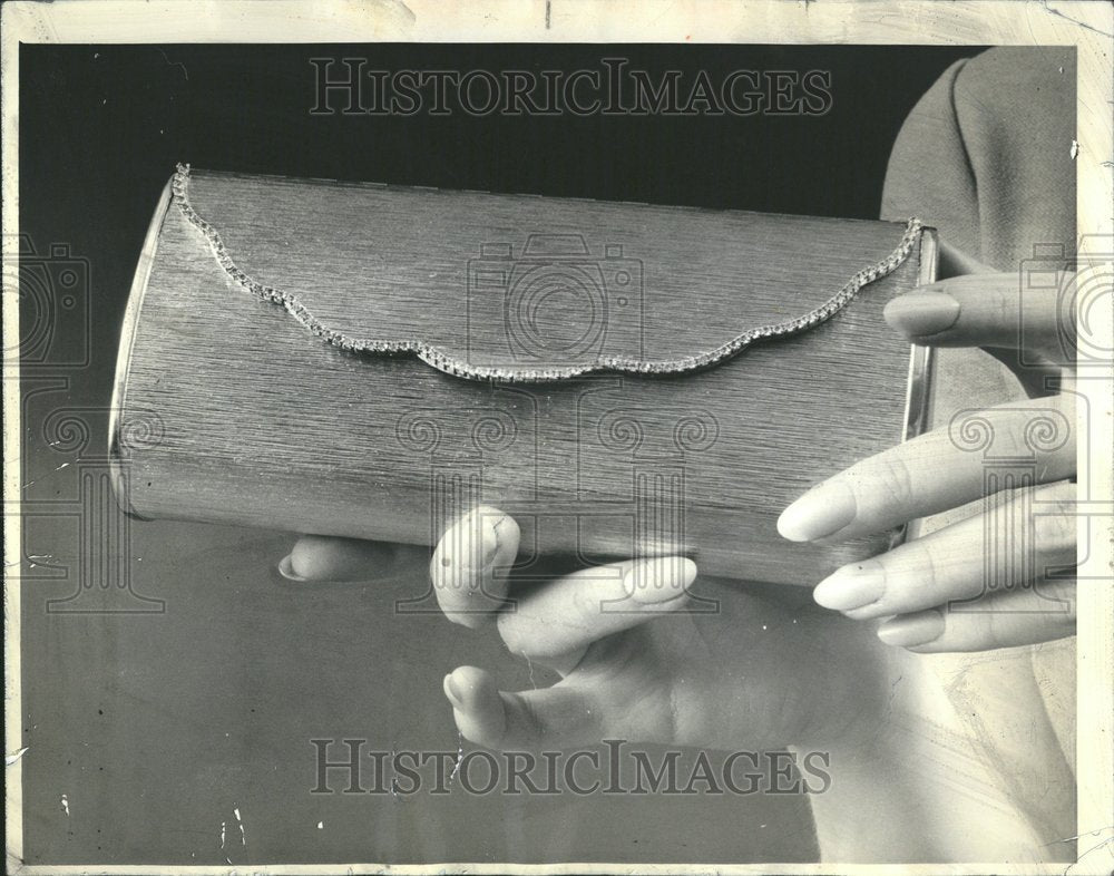 1966 Press Photo Fashion golden metal bag velvet carry - RRV42599- Historic Images