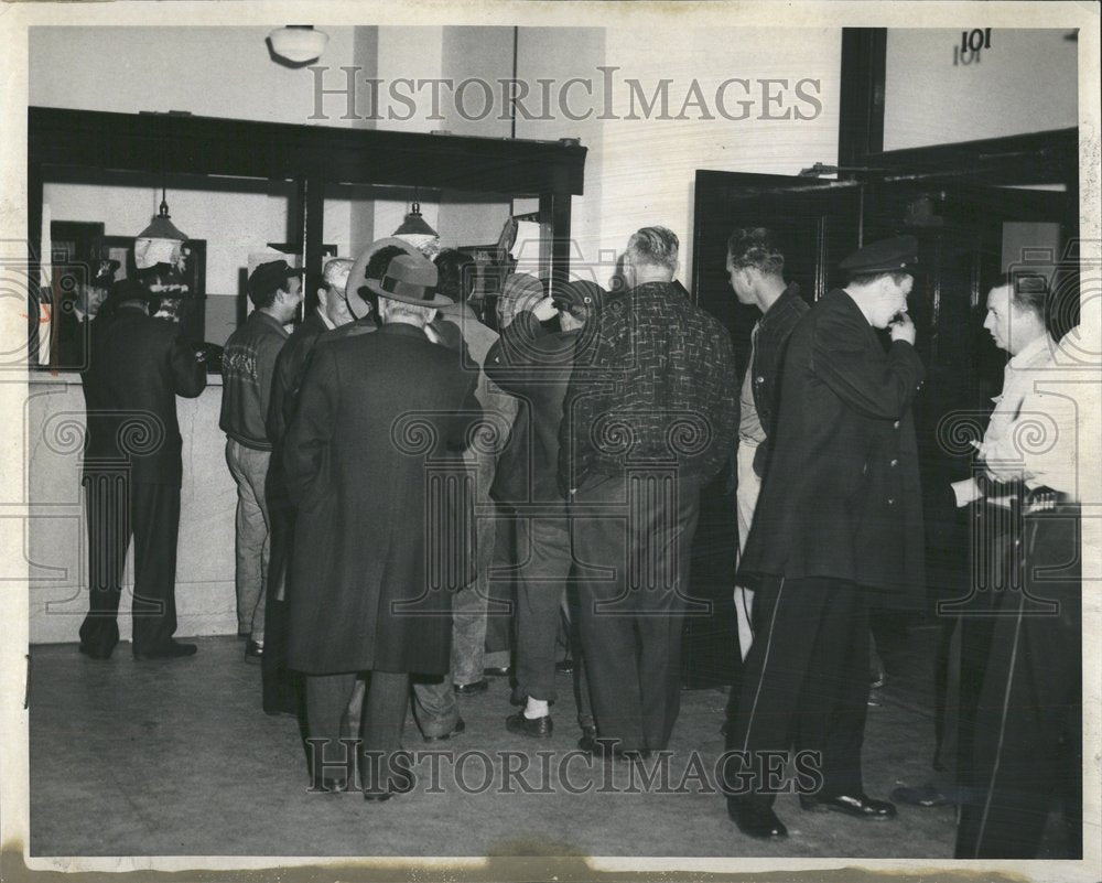 1959 Press Photo Patrons of Gambling Spot Make Bond - RRV43249- Historic Images